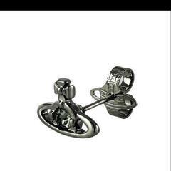 Vivienne Westwood

ピアス　ブラック