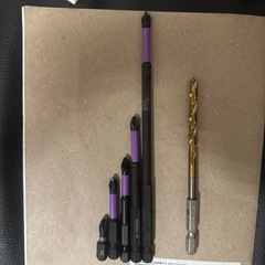 日立工機 HITACHI WH14DBAL　キリ1本　5本ビット付き　ドリル　ドライバー　レンチ　インパクトドライバ コードレス バッテリー無し 建設工具　電動工具　充電式　DIY　中古 動作確認済みの画像