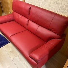 ３人掛けソファー 赤の画像