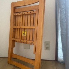 木のテーブル、椅子の画像