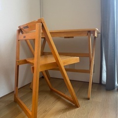 木のテーブル、椅子