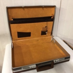 President プレジデント アタッシュケース 長期保管品 レトロ 割れありの画像