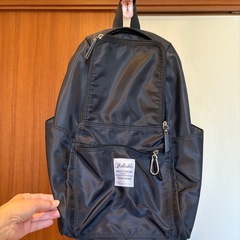 黒リュック、スタイリッシュ1回使用、ポケット沢山