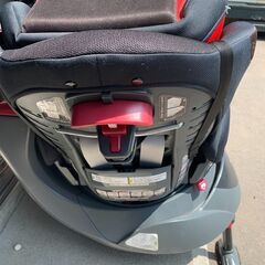 Aprica チャイルドシート 赤黒の画像