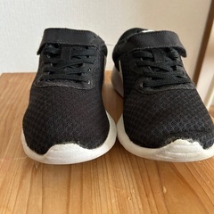 ナイキ　NIKE スニーカー　黒　22cm の画像