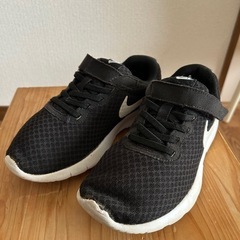 ナイキ　NIKE スニーカー　黒　22cm の画像