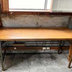 木目の長机です。リメイクにもおすすめ！