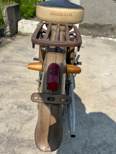 ホンダ スーパーカブ(茶カブ) C100 ピノキオ(？) (村上 知久) 蒲須坂の