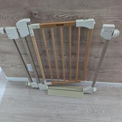 リッチェル　木のオートロックベビーゲート