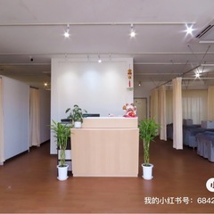 店長1名、スタッフ数名