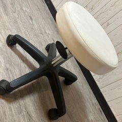 高さ調整可能　スツール　ホワイトの画像