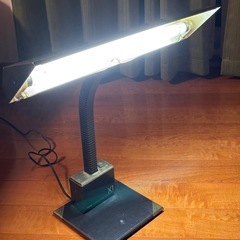蛍光灯電気スタンドの画像
