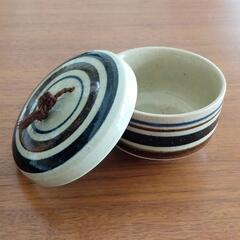  陶器 蓋付き小物入の画像