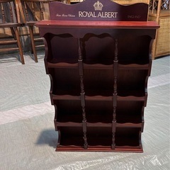 ロイヤルアルバート  ROYAL ALBERT 壁掛けのカップボードの画像