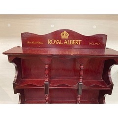 ロイヤルアルバート  ROYAL ALBERT 壁掛けのカップボードの画像