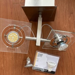 IKEA 照明＋替えの電球付き
