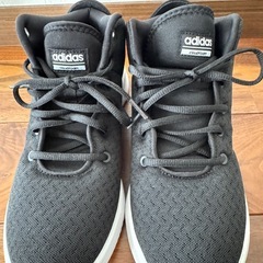 adidasスニーカーの画像