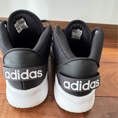 adidasスニーカーの画像