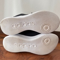 adidasスニーカーの画像