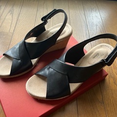 超美品 Clarks クラークス サンダル 24cm ヒール高7...