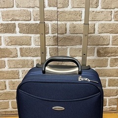キャリーケース　紺の画像