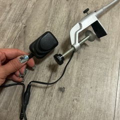 邪魔にならない　デスク取り付け型　LEDライト　動作良好の画像