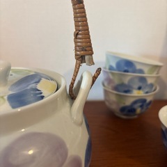 急須と湯呑みのセットの画像