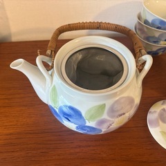 急須と湯呑みのセットの画像