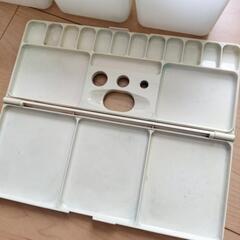 絵の具セット　水入れ　パレットの画像