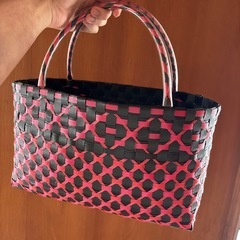 ハンドメイド ピンク×黒 編み込みバッグ