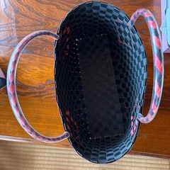 ハンドメイド ピンク×黒 編み込みバッグの画像