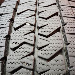 BS BLIZZAK VL10 195/80R15 107/105N LT 15インチ スタッドレス 4本 22年製 バリ溝 ハイエース キャラバン等　(KTN395)の画像