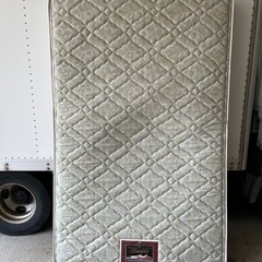 美品 シモンズ製マットレス セミダブル 中古