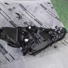 トヨタ　アクア　MXPK15  左ヘッドライト　ジャンクの画像