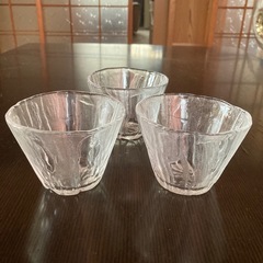 ガラスの素麺用小鉢×3客　流水模様が涼しげです。