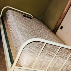 ベッドとマット