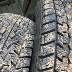 スタッドレスタイヤ　195/80R15 LT ハイエース、キャラバン等の画像