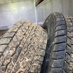 スタッドレスタイヤ　195/80R15 LT ハイエース、キャラバン等の画像