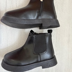 【新品未使用】キッズサンダルとブーツセットの画像