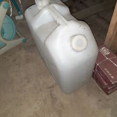 灯油　タンク　容器の画像