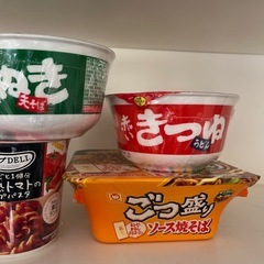カップ麺一個　100円の画像