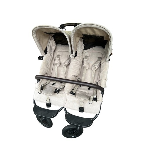 双子ベビーカー　AIRBUGGY