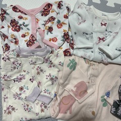 0〜３ヶ月　足付きロンパース6枚セットの画像