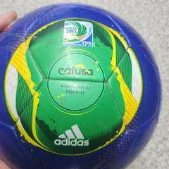アディダス　子供用サッカーボールの画像