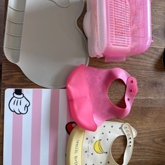 哺乳瓶レンジ消毒箱　食事エプロン　食事マット