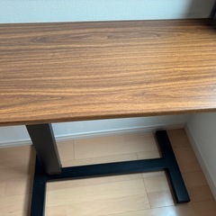 昇降デスクの画像