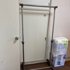 ハンガーラックの画像