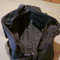 adidasキャスター付きバックの画像