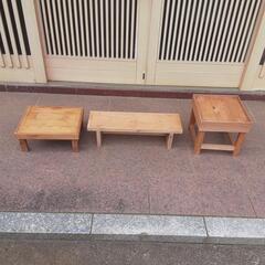 台　棚　各1個1000円　真ん中の長い棚は売れました。