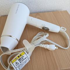 【美品】大風量　1.8m³/分　マイナスイオンヘアドライヤー WH　M62040　ニトリの画像